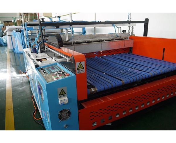 珍(zhen)珠棉加工(gōng)車間