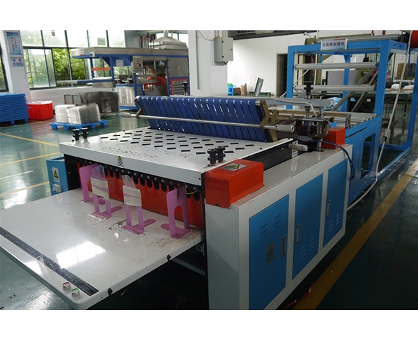 珍(zhēn)珠棉加工車(chē)間