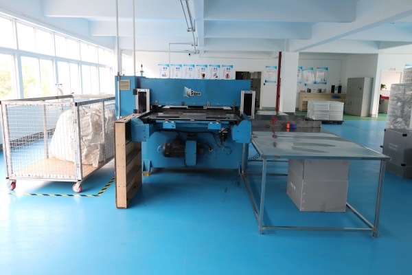 吸(xi)塑包裝生産車間(jiān)