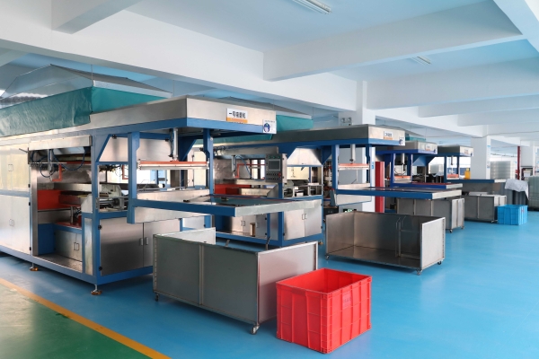 吸塑包(bāo)裝生産車(chē)間