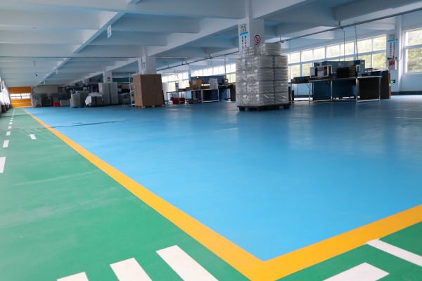 吸塑包(bāo)裝生産(chan)車間