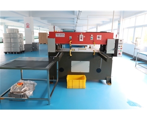 吸塑(sù)包裝生産車(che)間